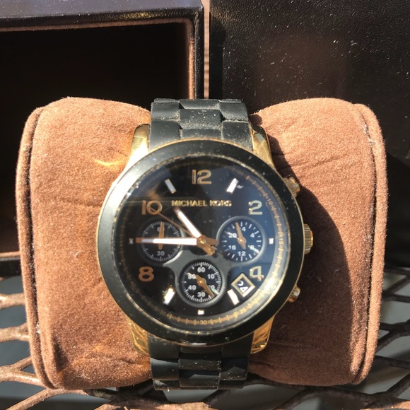 Michael Kors MK5191 Women’s Black and gold watch - Picture 2 of 5